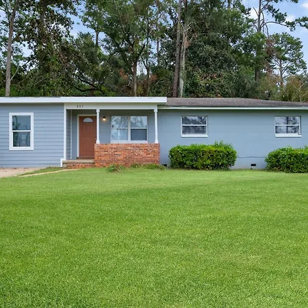 The Bowden - Renovated 4-Bedroom